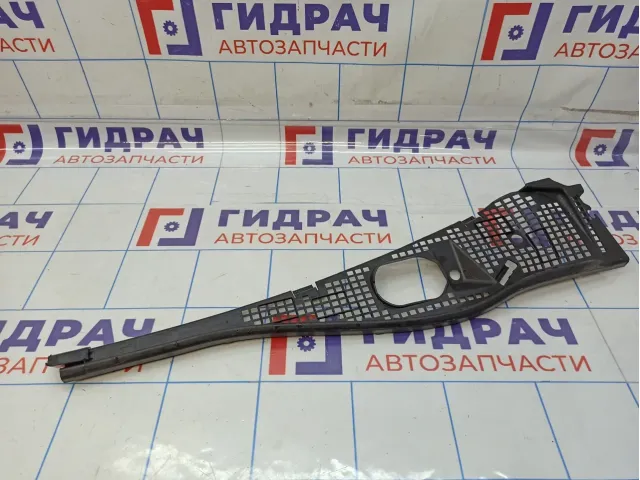 Решетка стеклоочистителя правая Lada Largus 8200294316