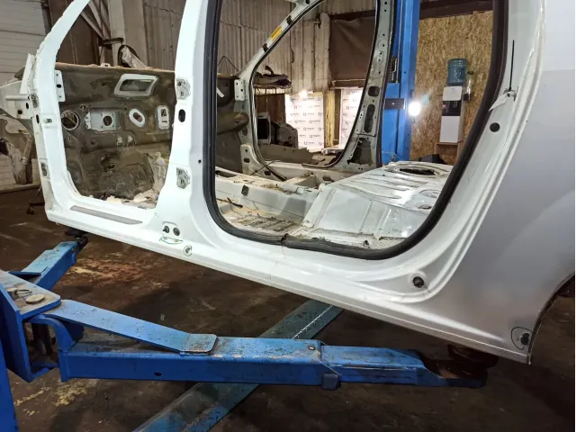 Порог со стойкой левый Lada Largus