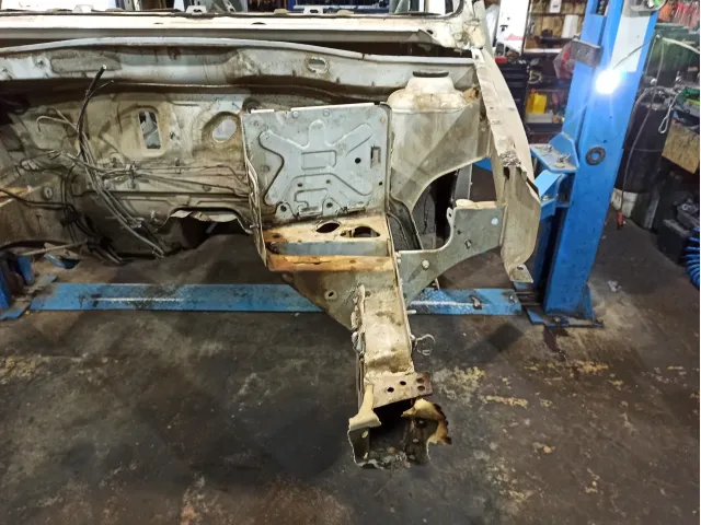 Лонжерон передний левый Lada Largus