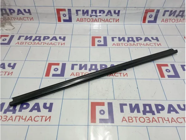 Уплотнитель стекла переднего правого Lada Largus