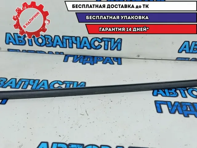 Накладка стекла переднего правого Lada Largus 8450000567. Внутренняя.