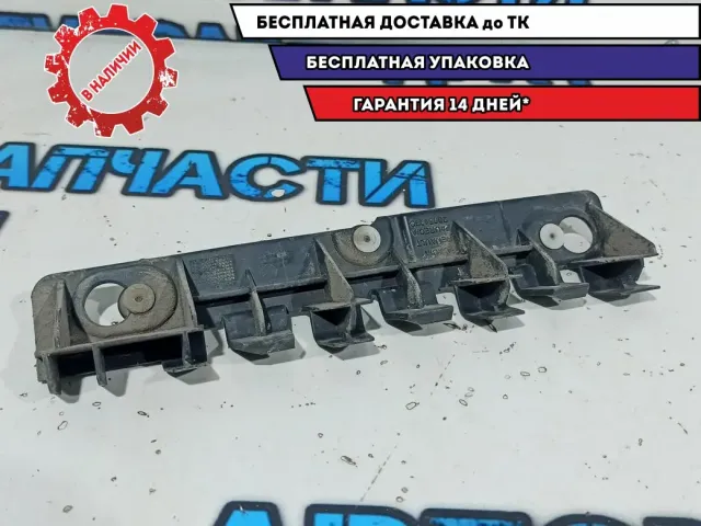 Кронштейн заднего бампера левый Lada Largus 8200846225.