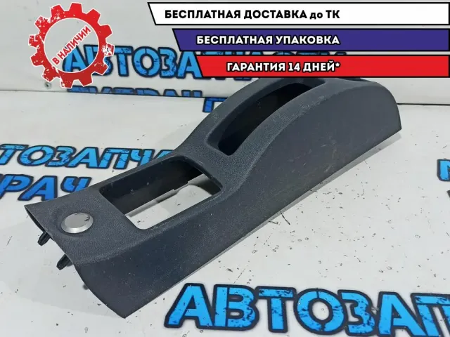 Консоль стояночного рычага Lada Largus 8200739462. Царапины.