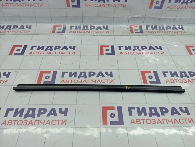 Накладка стекла переднего левого Lada Largus 8450000568