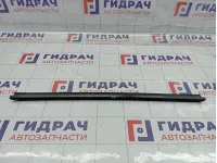 Накладка стекла переднего правого Lada Largus 8450000567