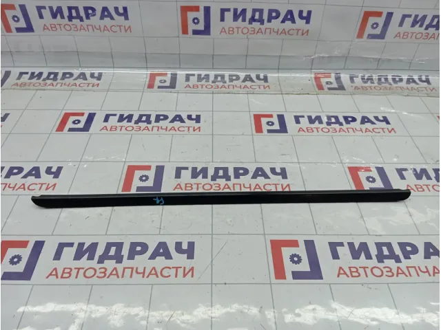 Накладка стекла переднего правого Lada Largus 8450000565