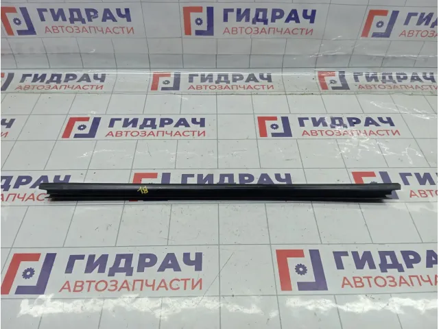 Накладка стекла заднего левого Lada Largus 8450000572