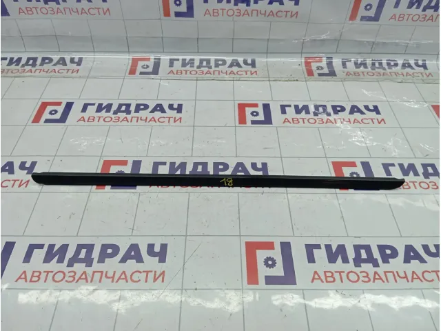Накладка стекла заднего левого Lada Largus 8450000572