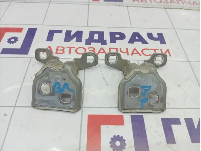 Петли двери задней правой Lada Largus