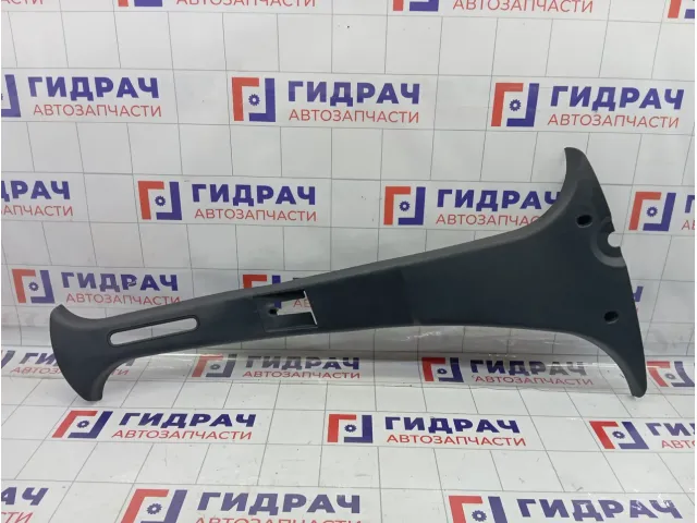 Обшивка стойки средней правой Lada Largus 769132917R