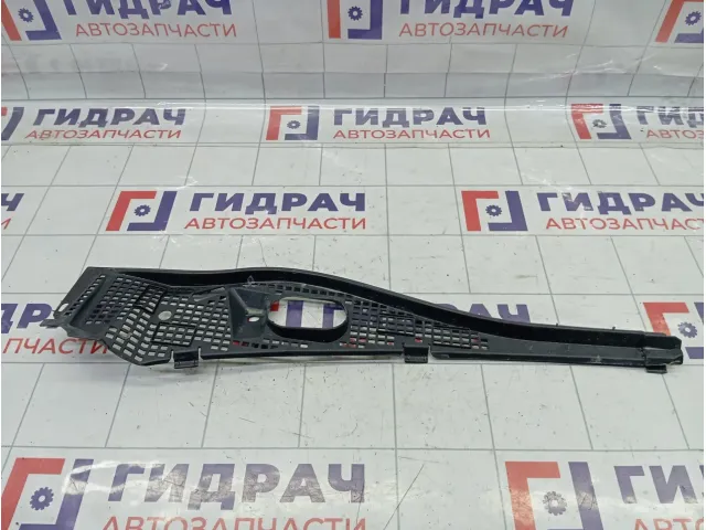 Решетка под лобовое стекло (Жабо) правая Lada Largus 8200294316