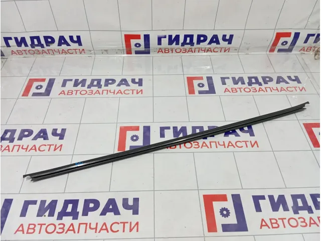 Накладка стекла переднего левого Lada Largus 8450000568