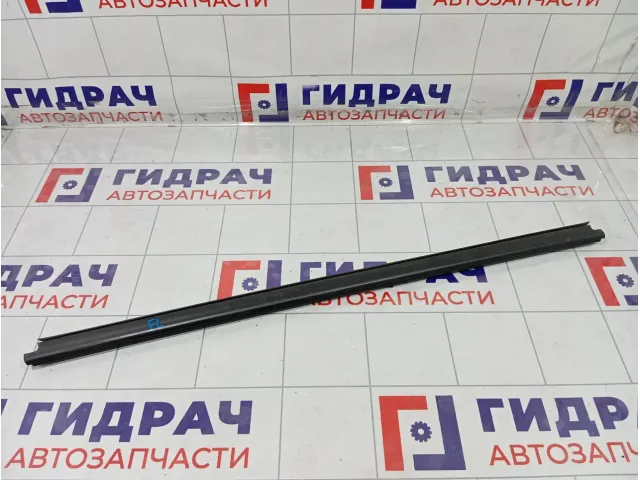 Уплотнитель стекла переднего левого Lada Largus