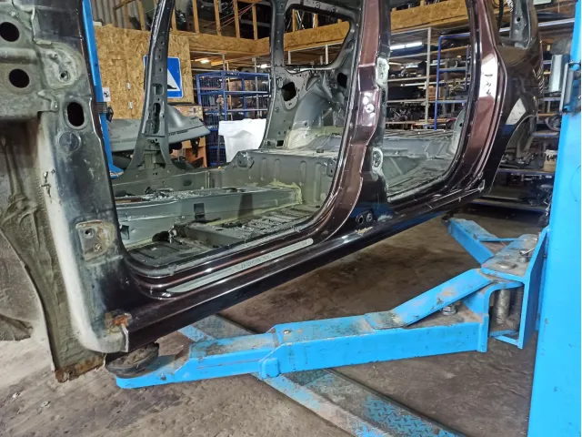 Порог со стойкой левый Lada Largus