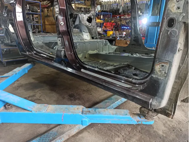 Порог со стойкой правый Lada Largus