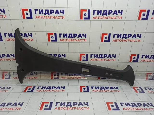 Обшивка стойки средней правой Lada Largus 769132917R