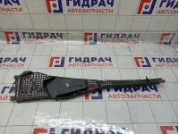 Решетка под лобовое стекло (Жабо) левая Lada Largus 8200825457