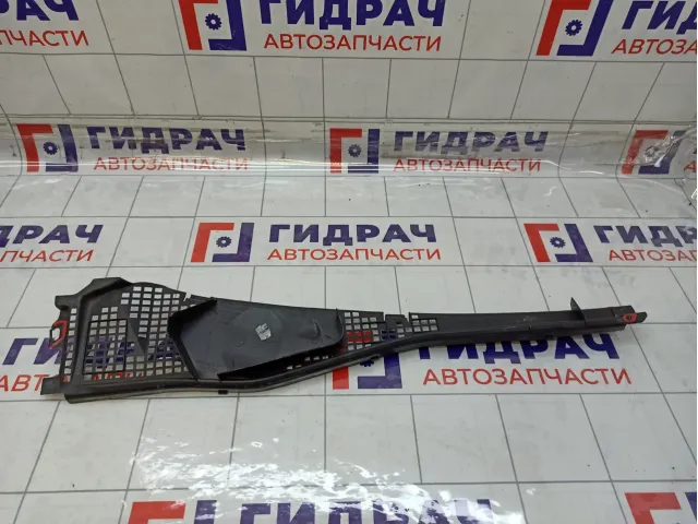 Решетка под лобовое стекло (Жабо) левая Lada Largus 8200825457