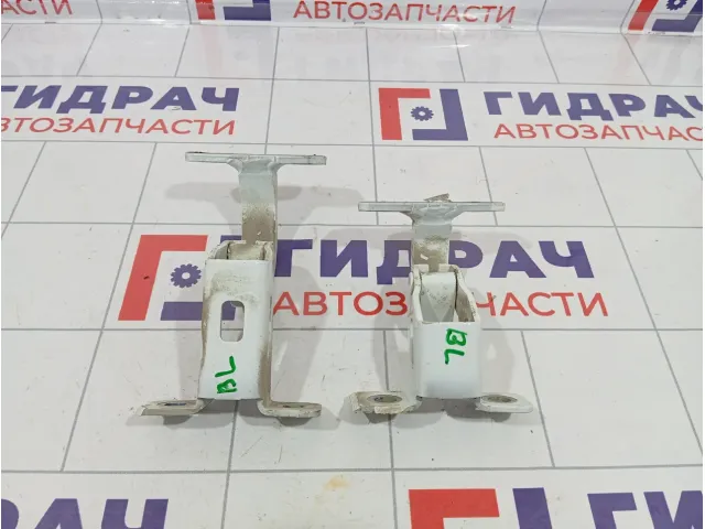 Петли двери багажника левые Lada Largus