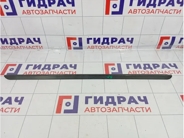 Накладка стекла заднего правого Lada Largus 8450000571