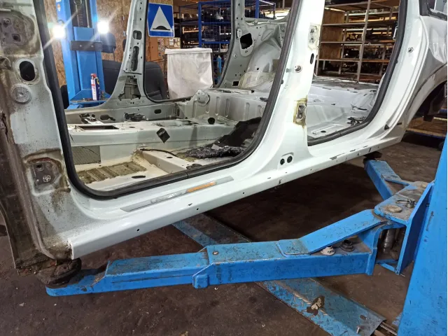 Порог со стойкой левый Lada Largus