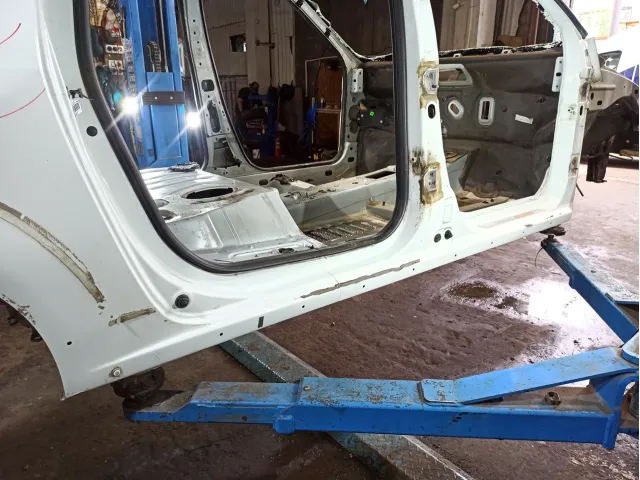 Порог со стойкой правый Lada Largus