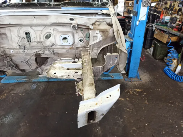 Лонжерон передний левый Lada Largus