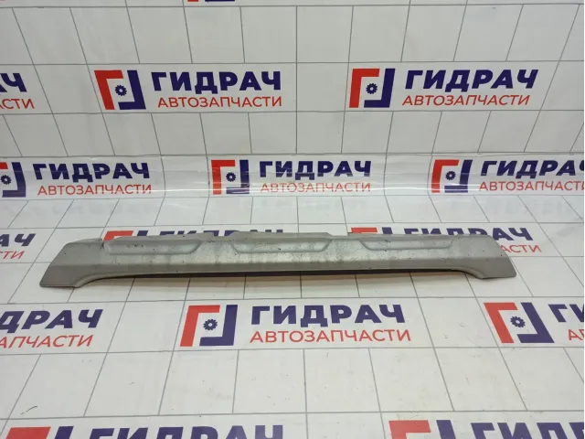 Накладка переднего бампера центральная Lada Largus 8450009369