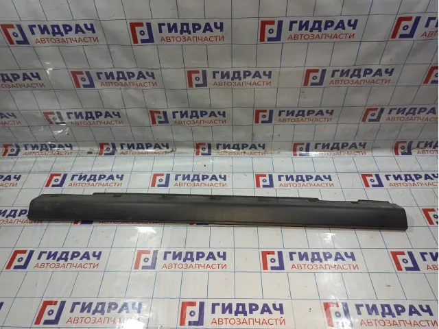 Накладка на порог (наружная) правая Lada Largus 8450009378