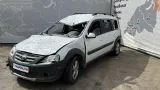 Повторитель на крыло белый Lada Largus 8200257684