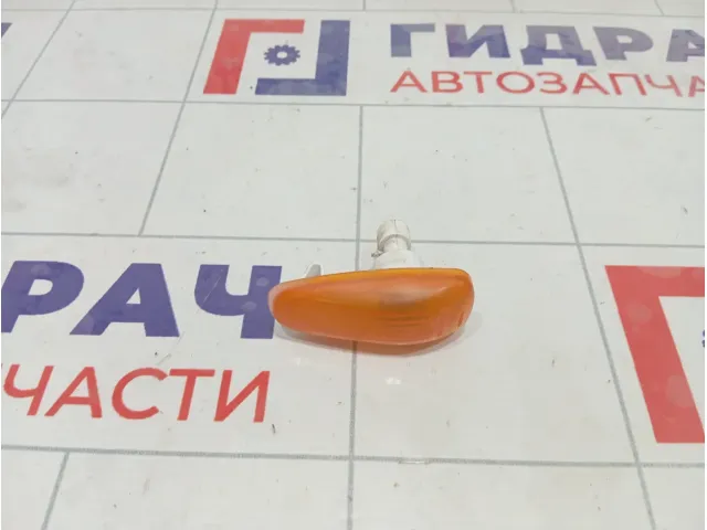 Повторитель на крыло Lada Priora 11183726010