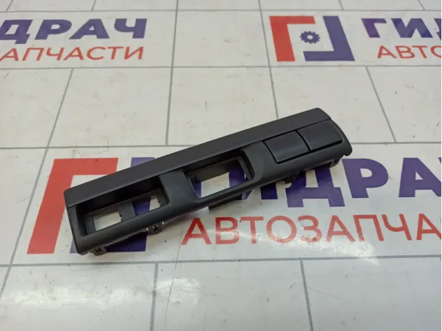 Накладка торпедо центральная Lada Priora (2170)