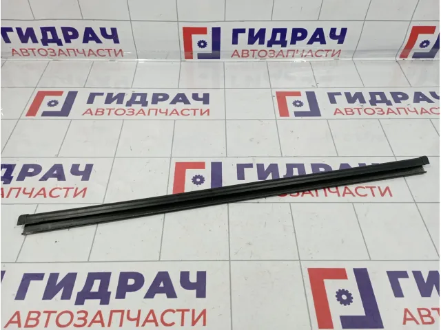 Накладка стекла переднего левого Lada Priora (2170) 2170610329101