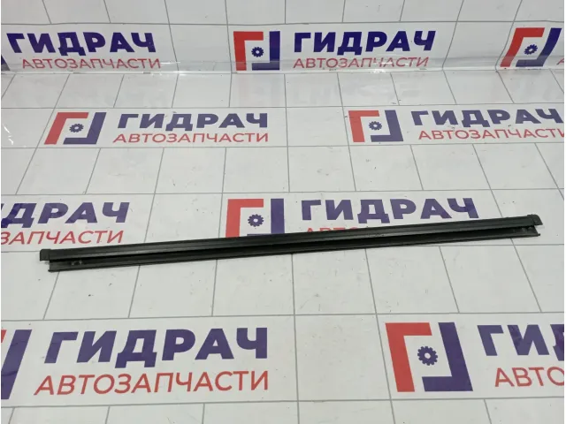 Накладка стекла переднего правого Lada Priora (2170) 2170610329001
