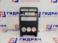 Накладка торпедо центральная Lada Priora 21725326115