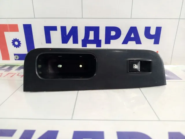 Накладка блока управления стеклоподъемниками правая Lada Priora 21720610218