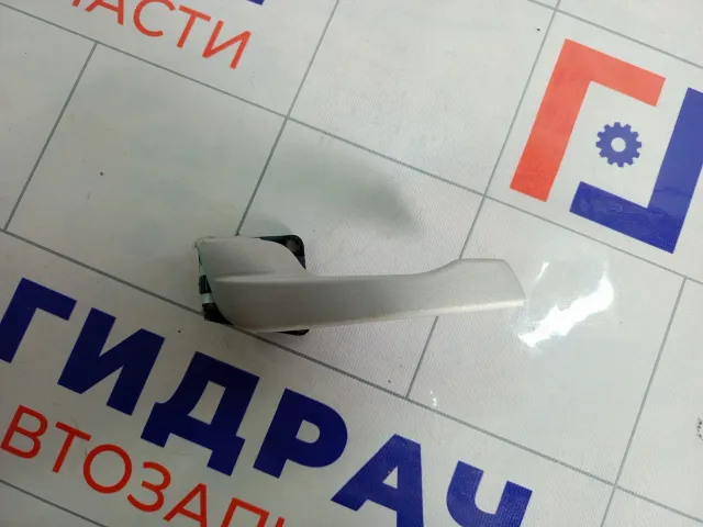 Ручка двери внутренняя левая Lada Priora 21726105181