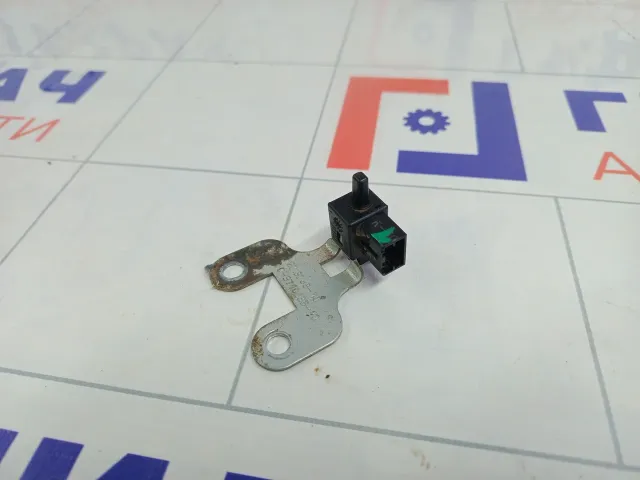 Выключатель концевой ручного тормоза Lada Priora 21703710135