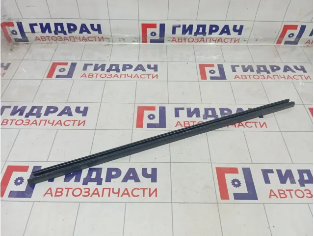 Уплотнитель стекла заднего правого Lada Vesta 8450007853