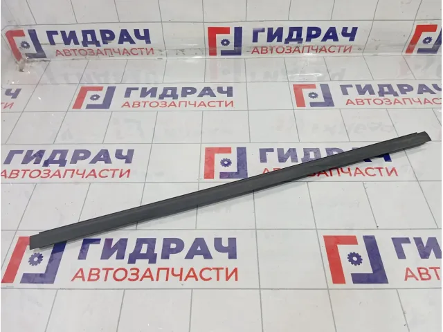 Уплотнитель стекла переднего правого Lada Vesta 8450007726