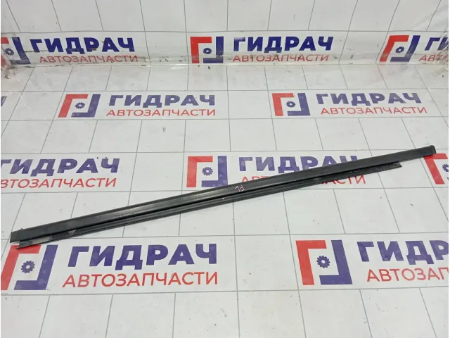 Накладка стекла переднего левого Lada Vesta 8450031737