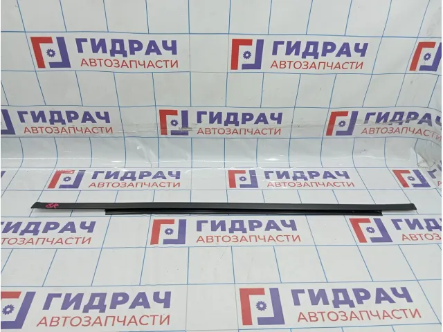 Накладка стекла заднего правого Lada Vesta 8450008396