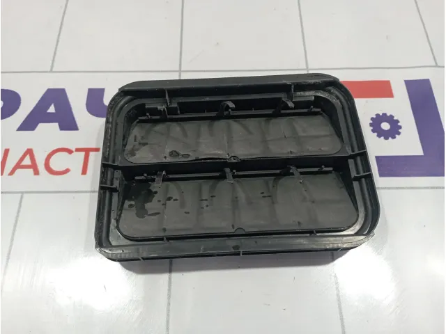 Решетка вентиляционная Lada Vesta 7700838358