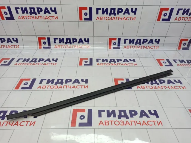 Накладка стекла переднего правого Lada Vesta 8450031736