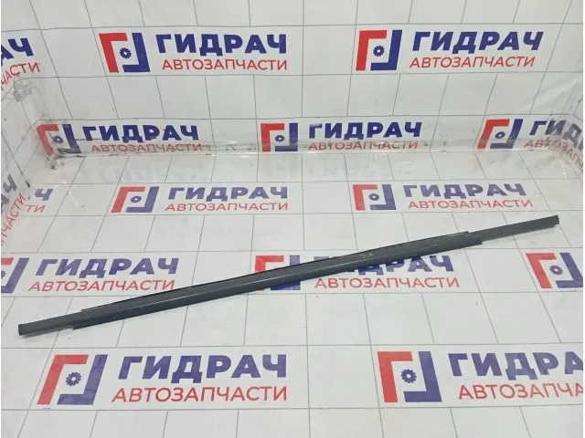 Накладка стекла заднего правого Lada Vesta 8450008396