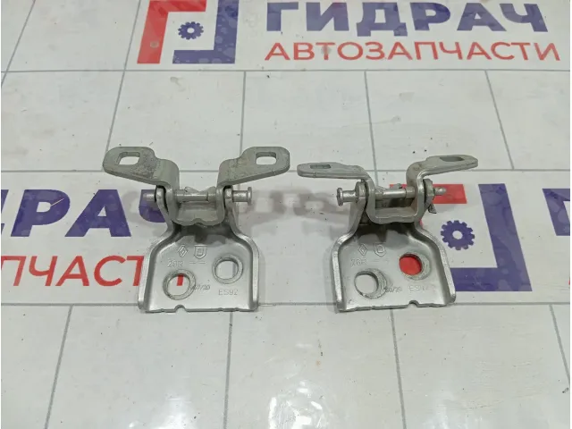 Петли двери задней левой Lada Vesta