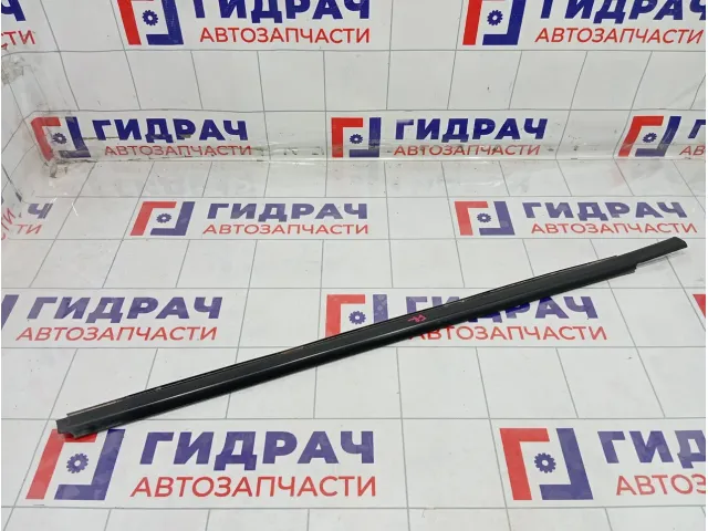 Накладка стекла переднего правого Lada Vesta 8450031736