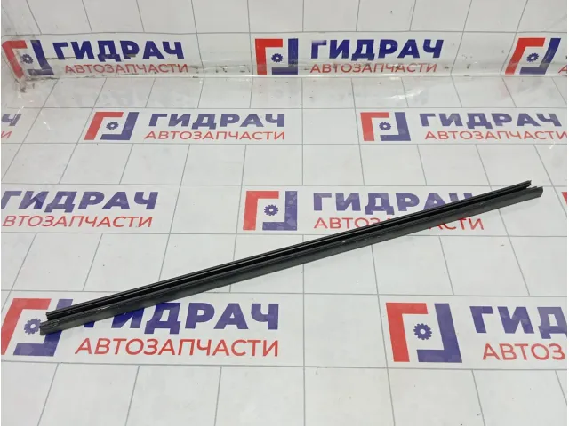 Уплотнитель стекла переднего левого Lada Vesta 8450007727