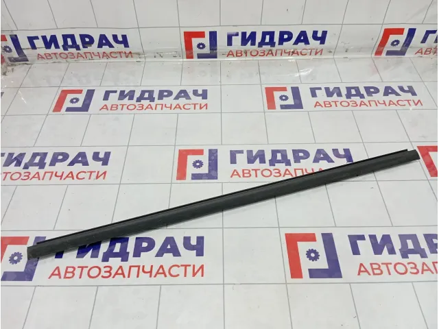 Уплотнитель стекла переднего правого Lada Vesta 8450007726