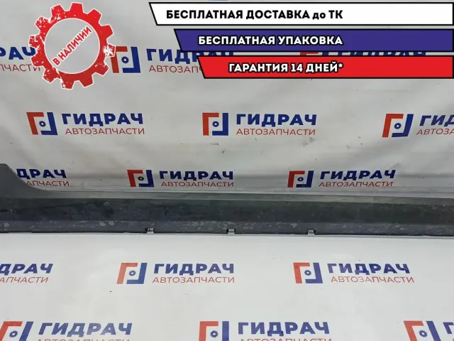Накладка на порог наружная правая Lada Vesta Cross 8450031014.